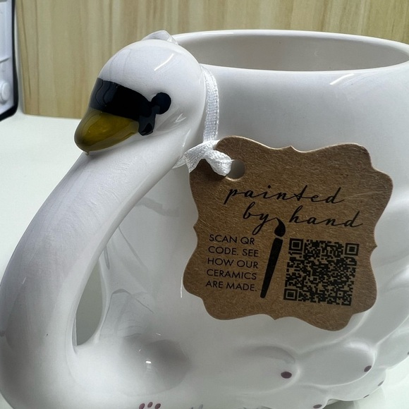 Elegant White Swan Mug - Picture 8 of 9